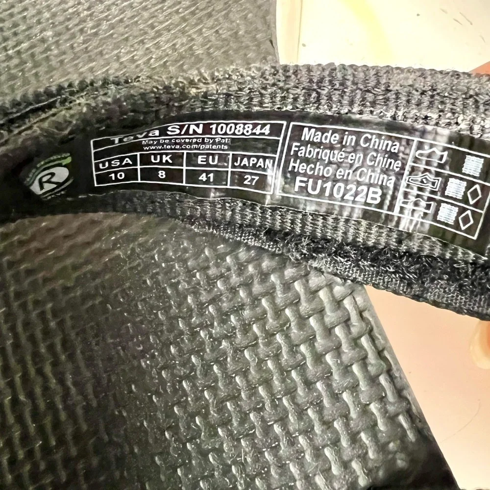 TEVA Flatform Universal sandals in Black womens size 10M Hiking comfy.